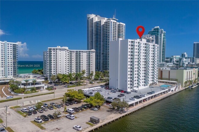 Building Photo - 3000 S Ocean Dr