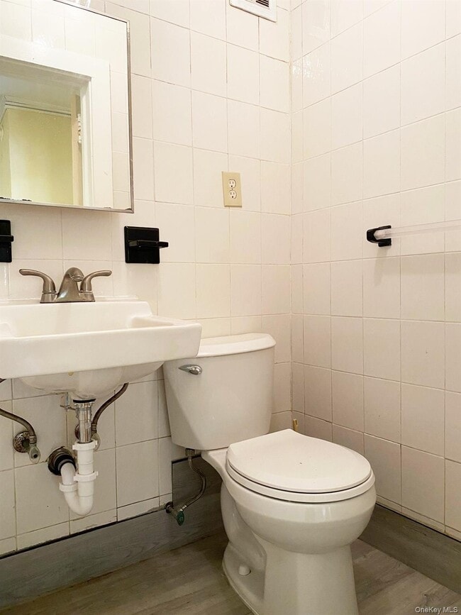 Building Photo - 15 Woodcrest Ave