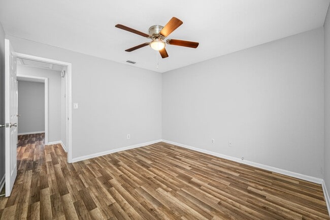 Building Photo - Renovated Seminole Heights Townhome with Laundry Included