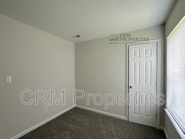 Building Photo - 7202 Parklake Cir