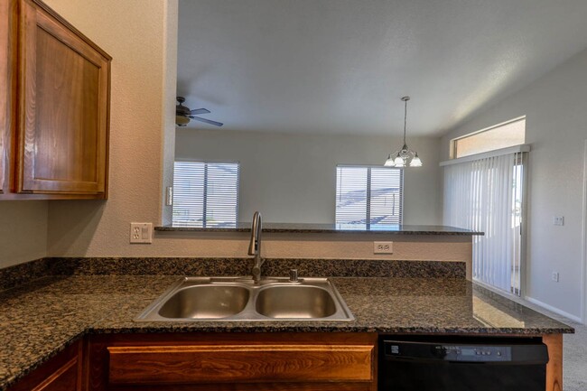 Building Photo - Great 2 Bedroom Southwest Vegas Condo