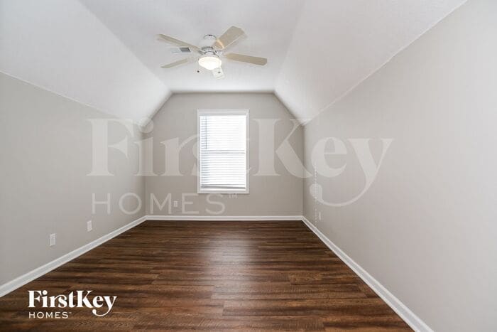 Building Photo - 16036 S Avalon St