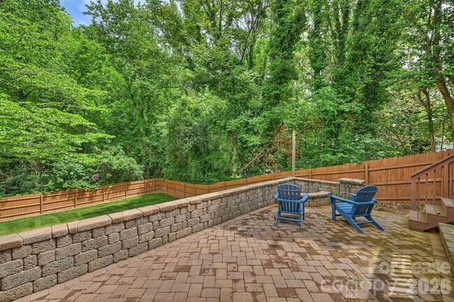 Building Photo - 2027 Wensley Dr