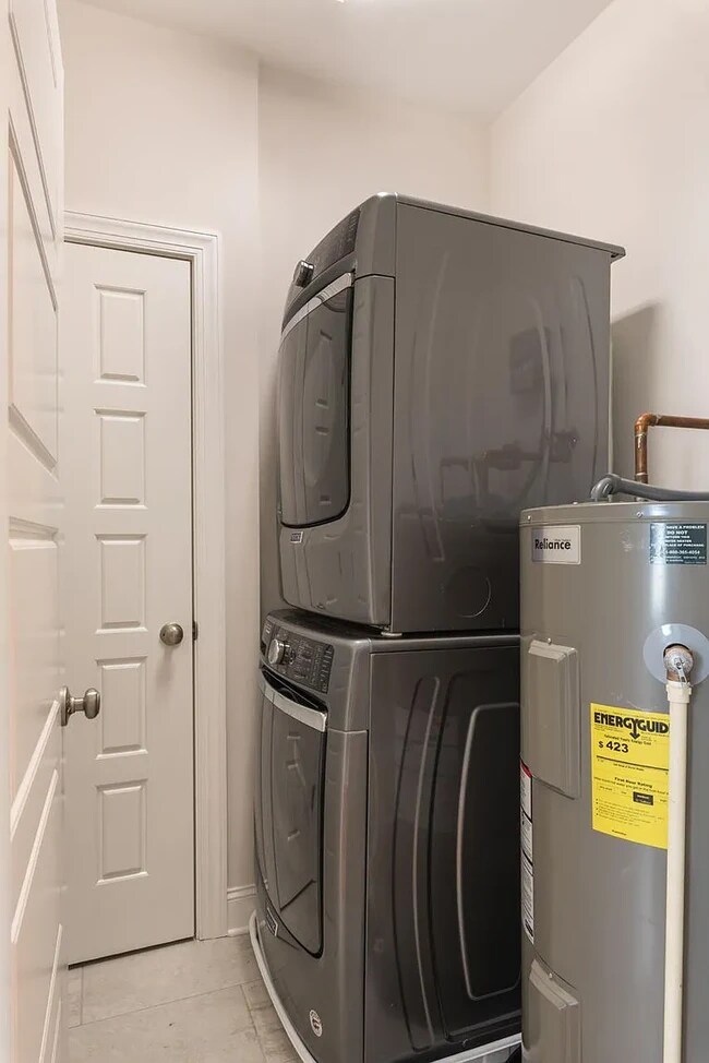 Building Photo - 1429 Park Ave