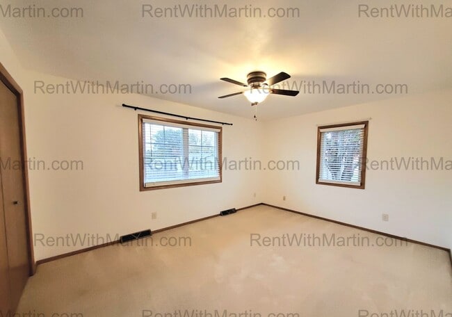 Building Photo - FOR RENT- lovely ranch home near amusement park with easy freeway access! Pets ok with conditions!