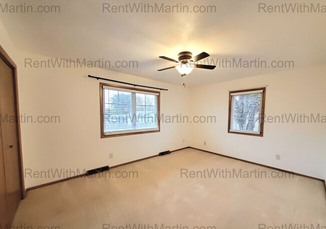 Building Photo - FOR RENT- lovely ranch home near amusement...