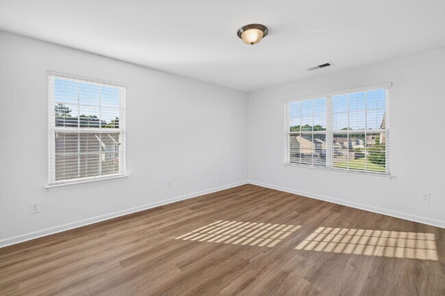 Building Photo - Expansive 4-bedroom, 3.5-bathroom single-family home boasts 3,150 sq. ft.