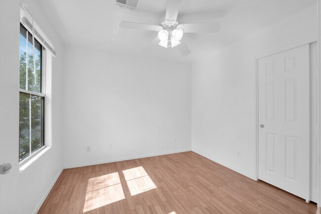 Building Photo - 2446 El Valle St