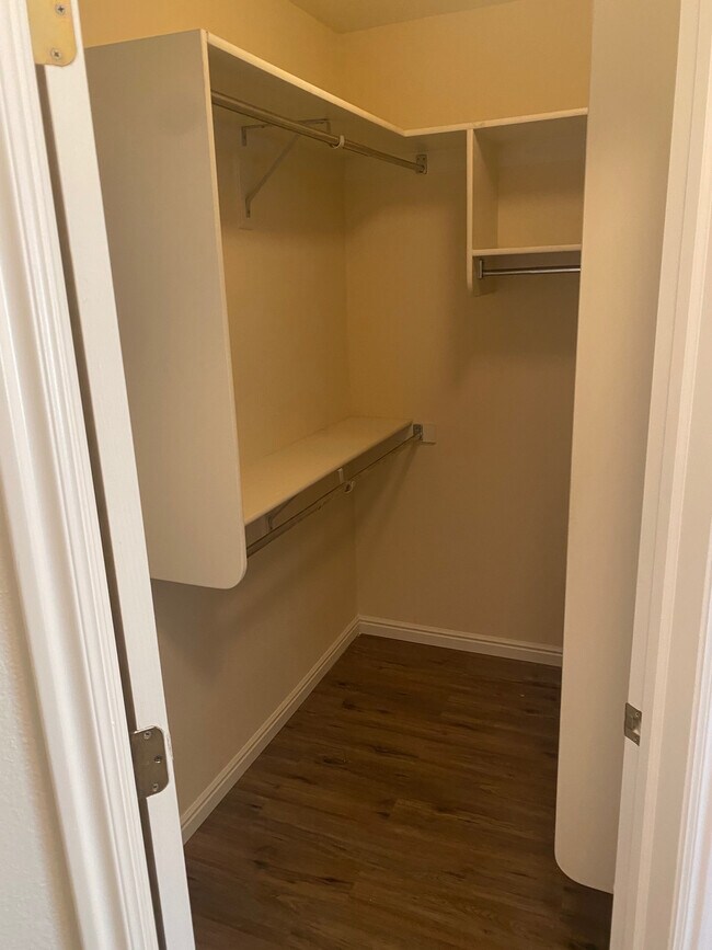 Building Photo - 1048 N 2100 W