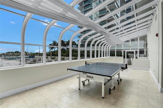 Building Photo - 6917 Collins Ave
