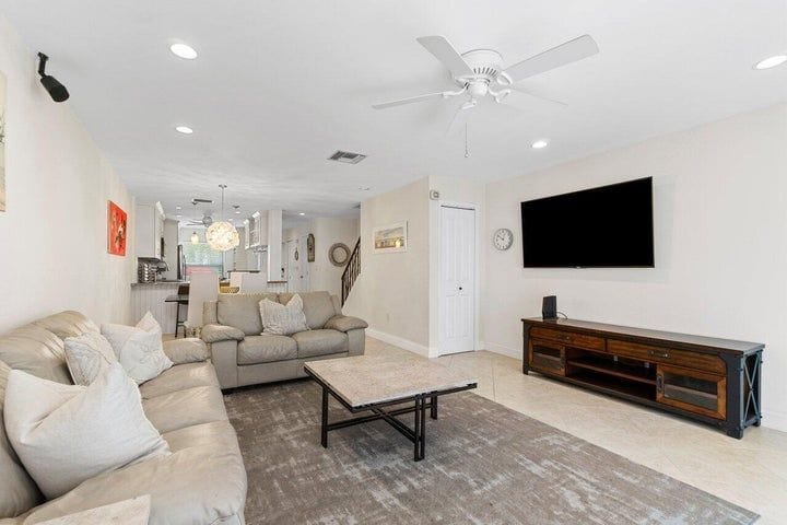 Building Photo - 842 SE 19th Ave