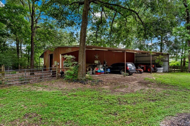 Building Photo - 900 Springwood Dr