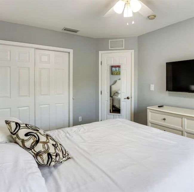 Building Photo - 2704 Club Cortile Cir