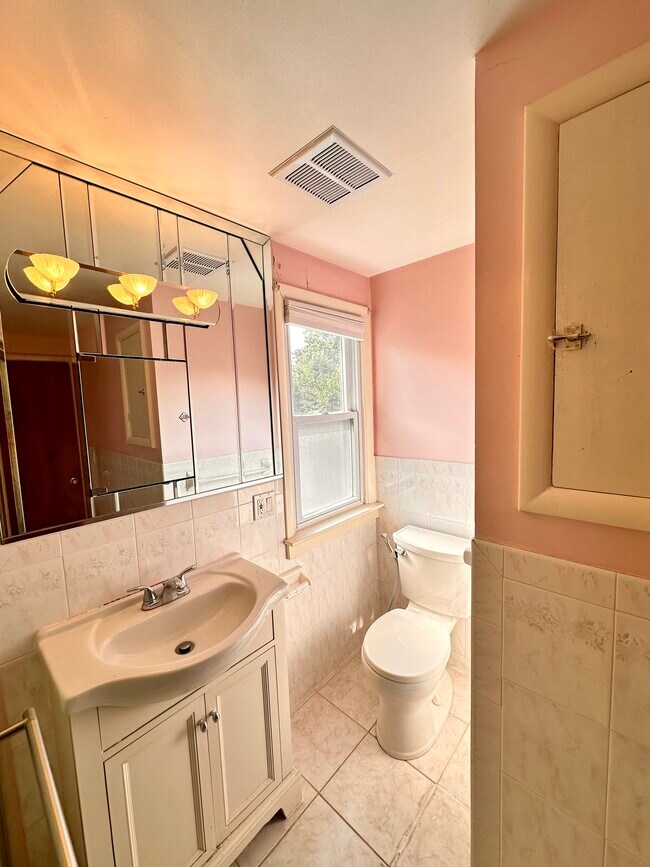 Building Photo - 73 Manning Rd