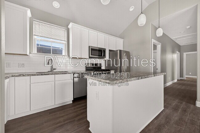 Building Photo - 1204 3rd St