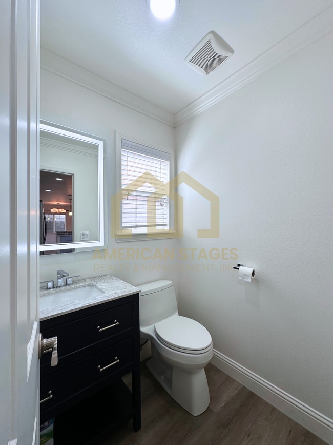 Building Photo - 1441 Crown Cir