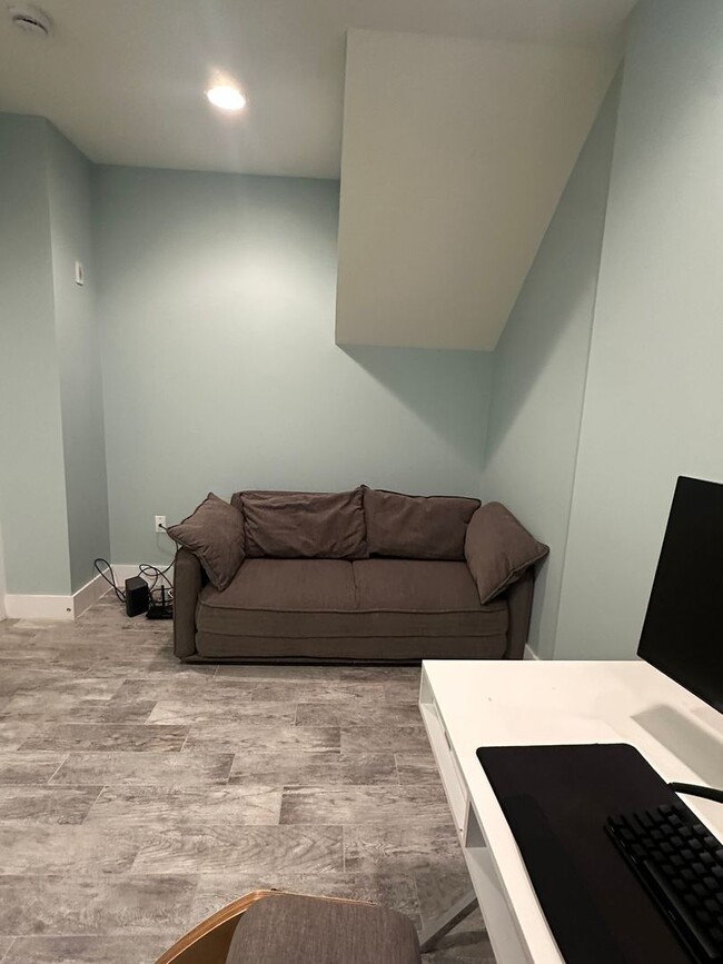 Building Photo - 1 Bedroom, 2 Bath Condo