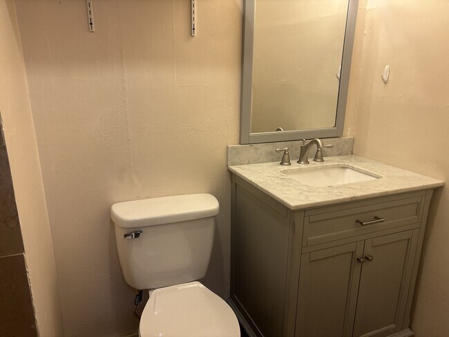 Building Photo - 145 E Main St