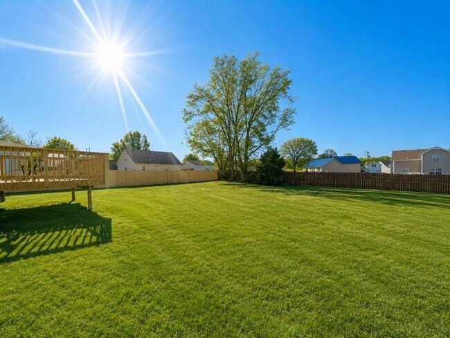 Building Photo - Spacious Ranch Living with Bonus Room & Big Backyard — Minutes from Fort Campbell!