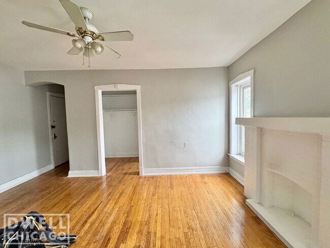 Building Photo - 6540 N Lakewood Ave