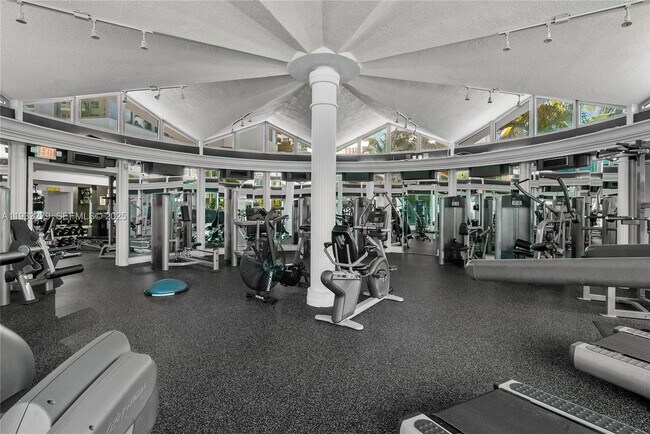 Building Photo - 5055 Collins Ave