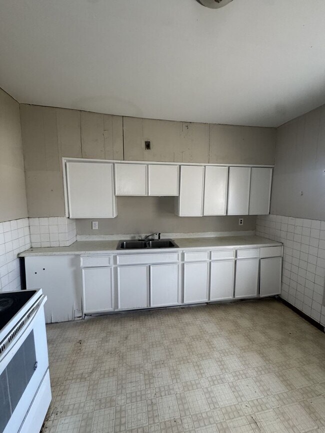 Building Photo - 263/265 S HEDGES ST