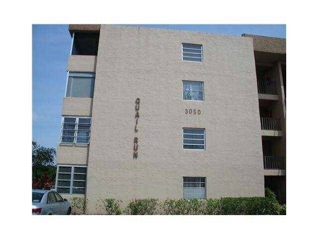 Building Photo - 3050 Sunrise Lakes Blvd