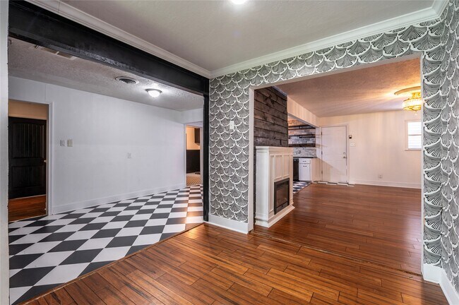 Building Photo - 1219 Park Ln