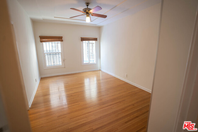 Building Photo - 1210 S La Jolla Ave