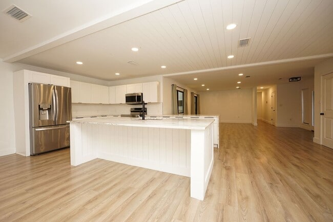 Building Photo - Updated Home in Rocky Bayou