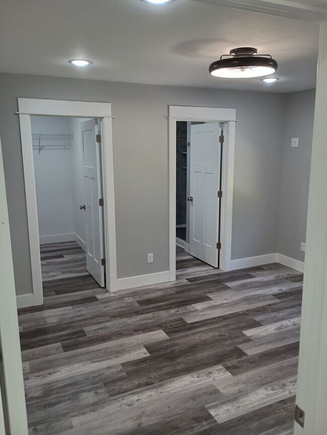 Building Photo - AVAILABLE NOW! 3 bed 2 bath Single Family home in Norton Shores!