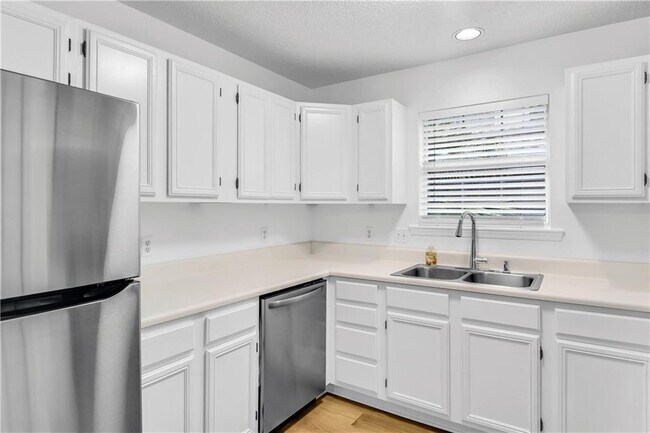 Building Photo - 509 Cedar St