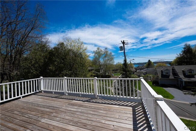 Building Photo - 40 Lakeview Cir