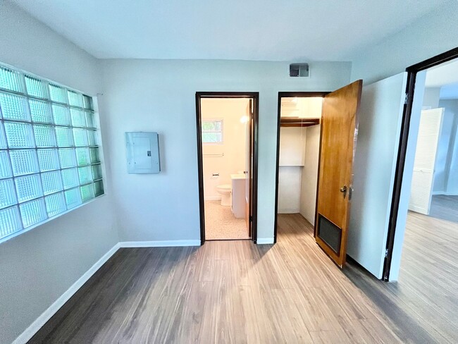 Building Photo - 112 Shepherd Ave