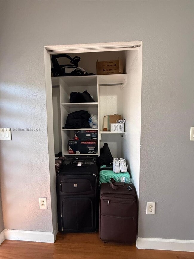 Building Photo - 239 SE 31st Terrace