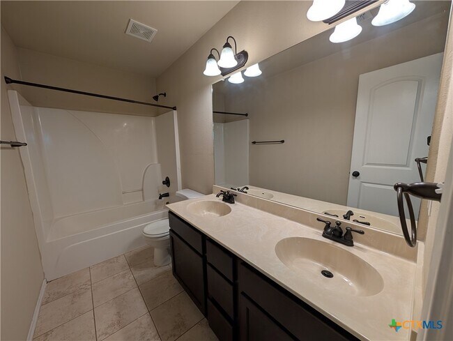 Building Photo - 957 Brown Rock Dr