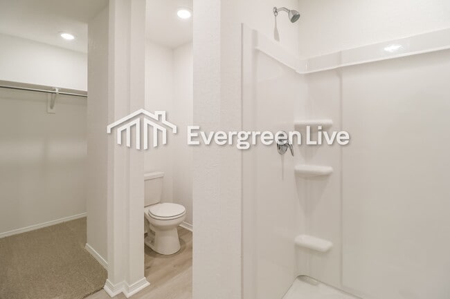 Building Photo - 171 Meadow Dr