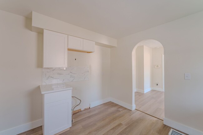 Building Photo - Remodeled 2 bedroom with off street parkin...