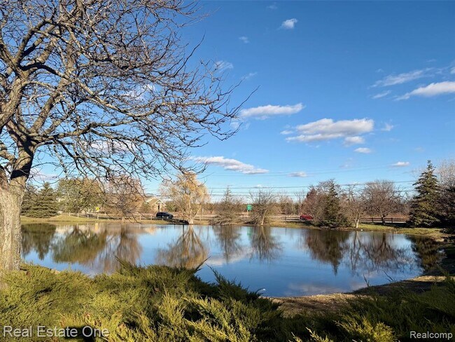 Building Photo - 6687 Maple Lakes Dr