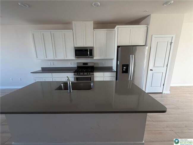 Building Photo - 4960 Brookside Ct