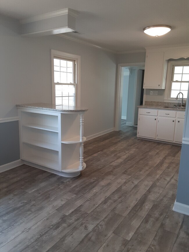 Building Photo - 2916 Camberley Dr