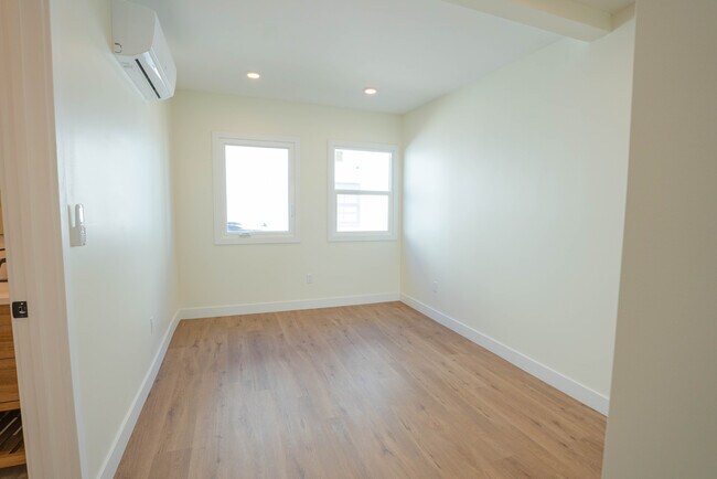 Building Photo - 1036 Westmoreland Ave