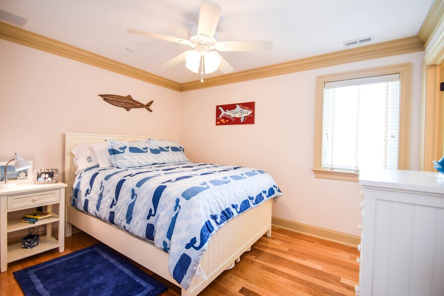 Building Photo - 11 S 31st Ave