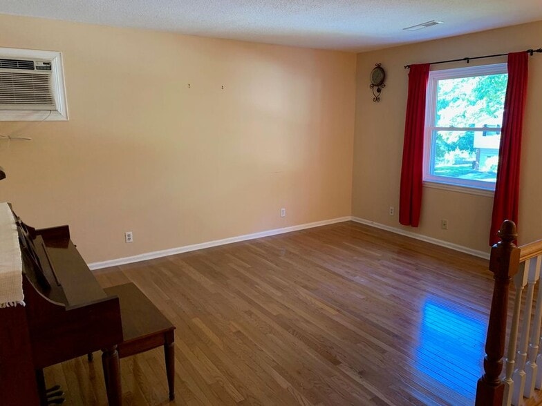 Building Photo - 4031 E Freedom Cir