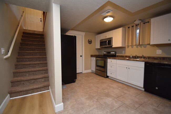 Building Photo - Updated 5 Bed West Valley Gem with Great Layout & Outdoor Living Space!!