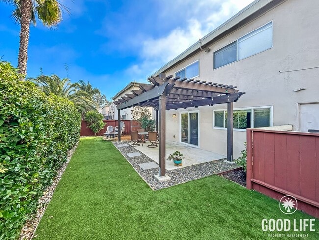 Building Photo - Beautiful 3B/2BA condo with Washer/Dryer & Large Backyard in Midway District!