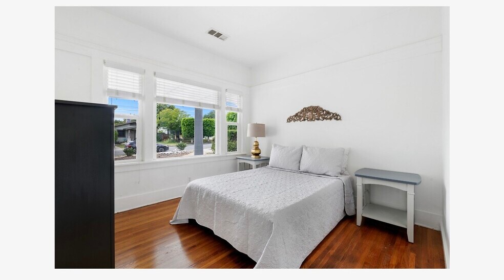 Building Photo - 1770 N Sierra Bonita Ave