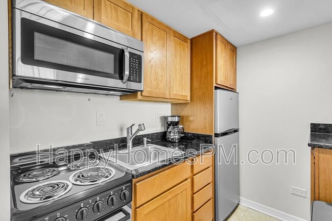 Building Photo - 14 Lockwood Dr