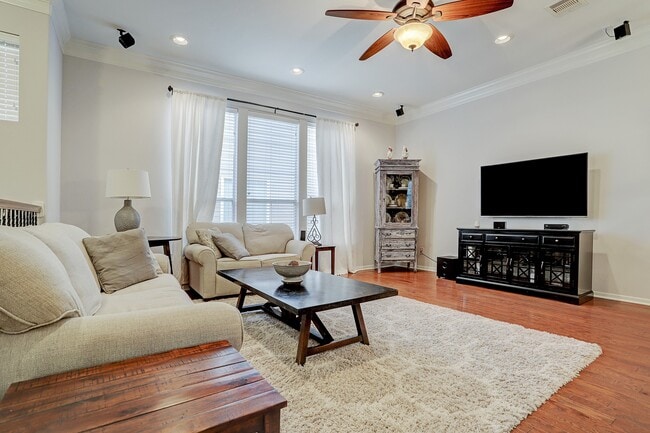 Building Photo - 5806 Kansas St