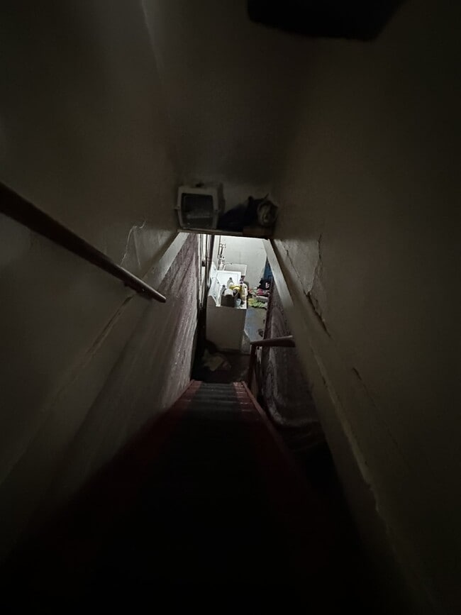 Building Photo - 3 bed 1 bath near UWEC! Available June 1st 2025